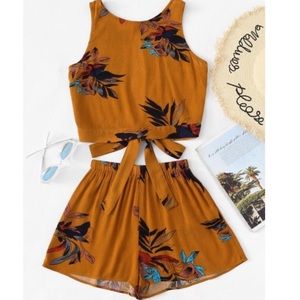 Knot Back Split Detail Crop Top With Shorts